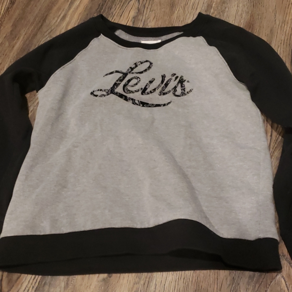 Long sleeve Levi's sweat shirt